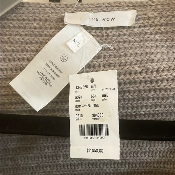 The Row Romie Top Beige Chunky Knit Shrug Poncho Size M/L NWT - Picture 12 of 13